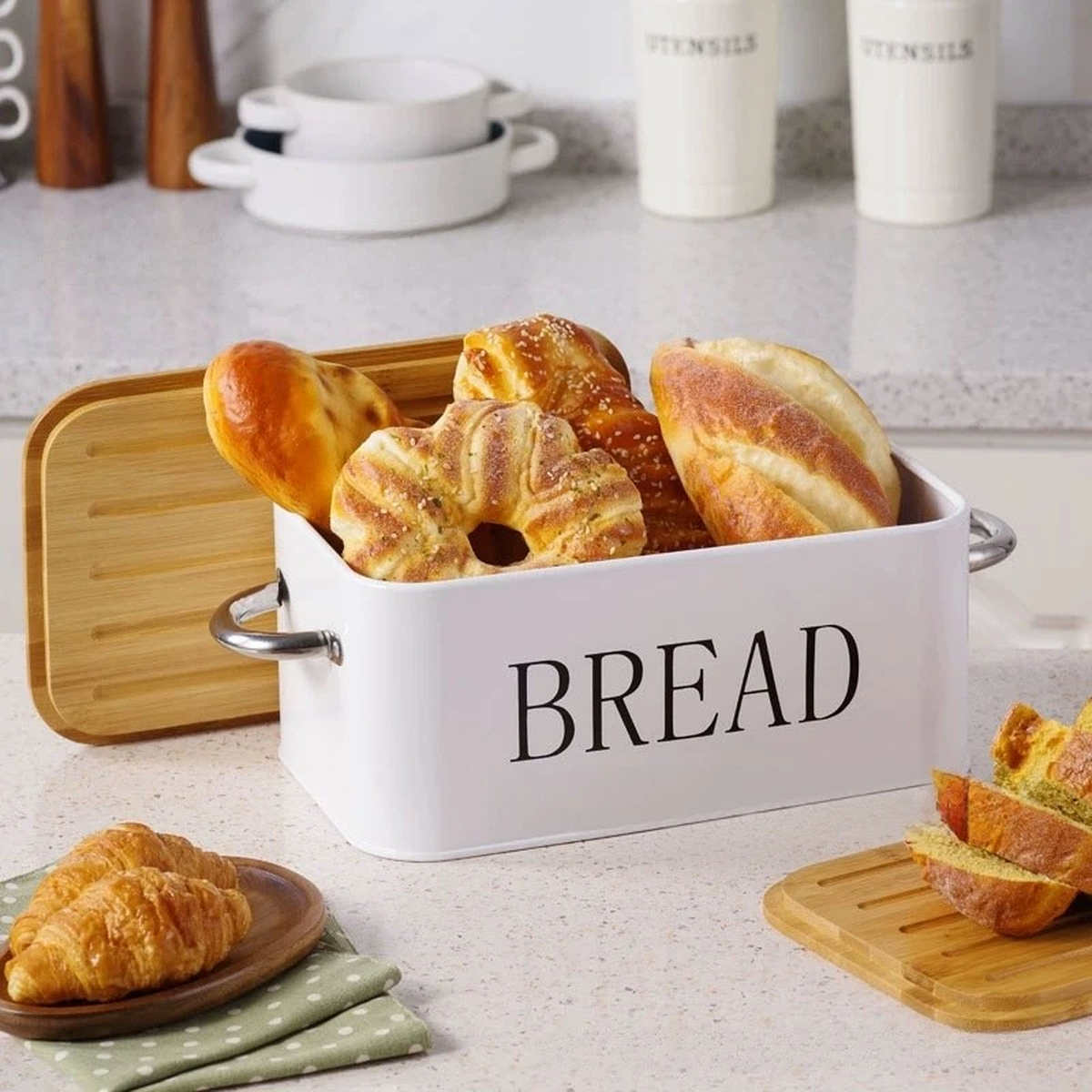 Panera blanca con tapa removible — P1