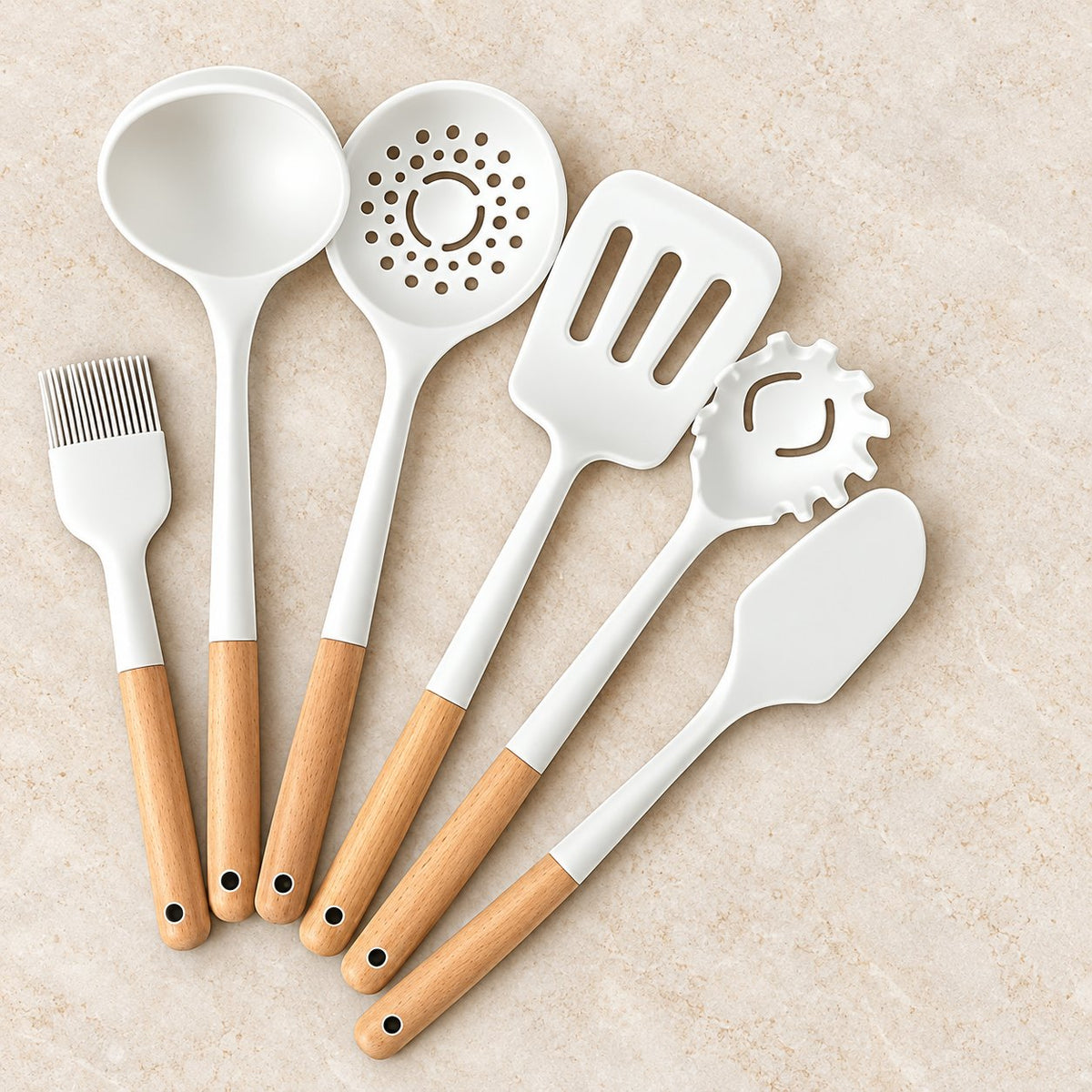 Set de 6 utensilios blancos con mangos de madera — P2