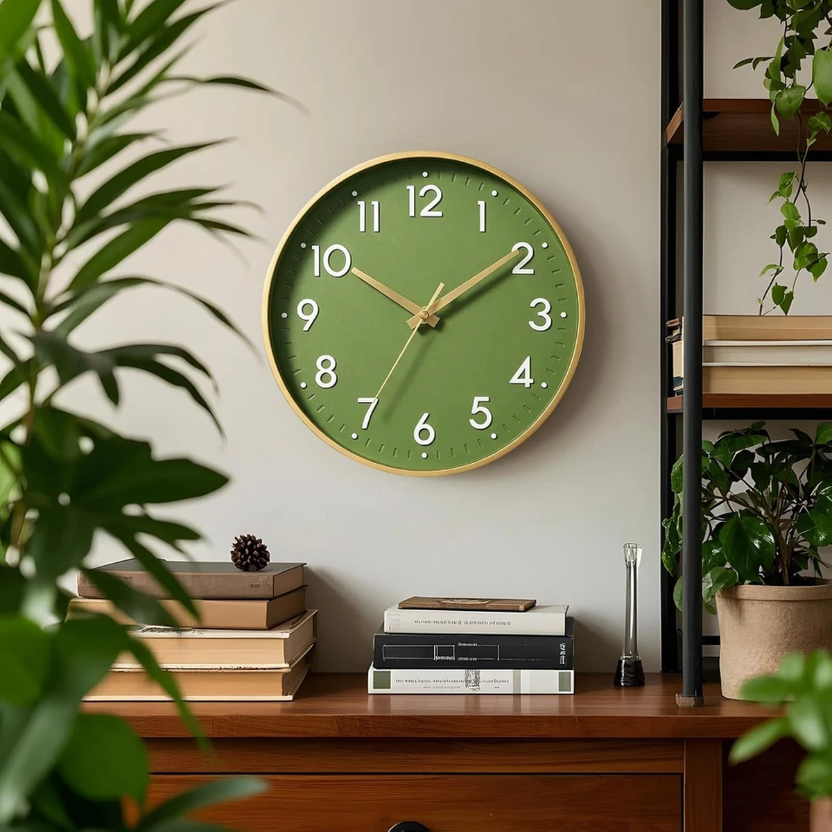 Reloj de pared verde con borde dorado — P1