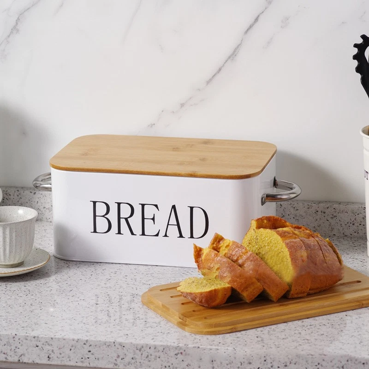 Panera blanca con tapa removible — D1